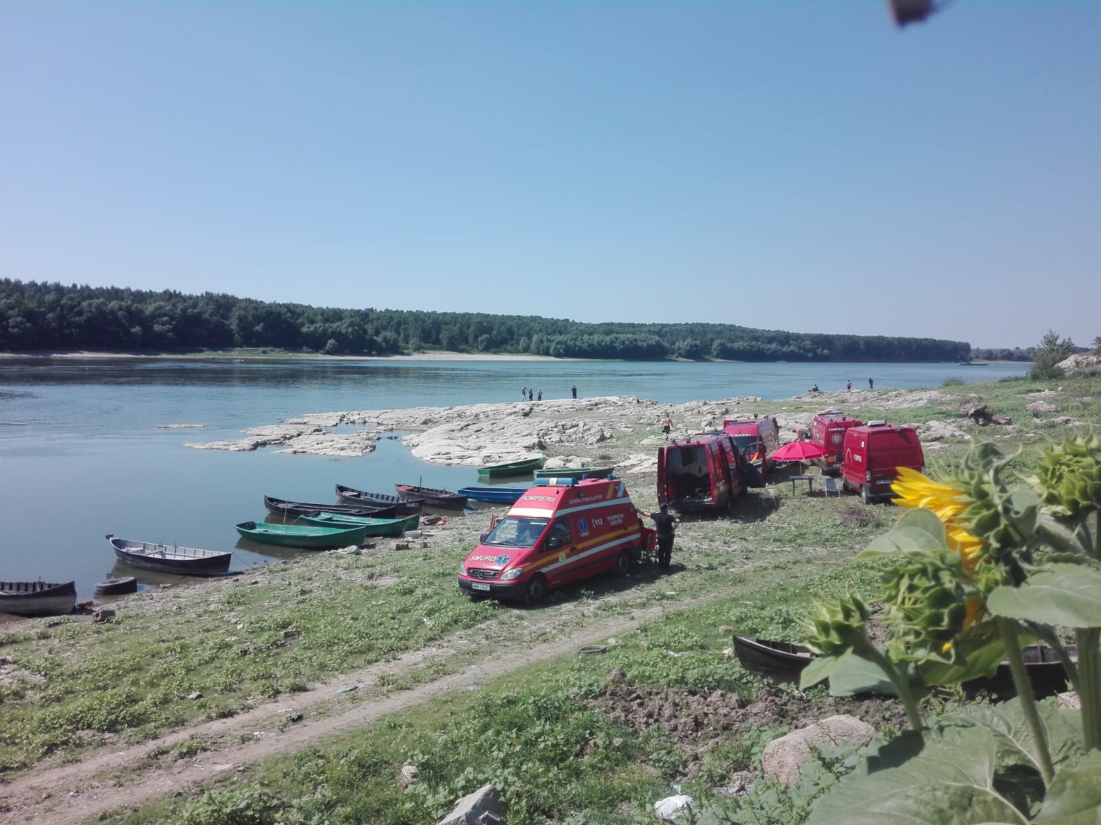 CONSTANȚA: Echipaje de scafandri caută un bărbat dispărut în apele Dunării, la Hârșova