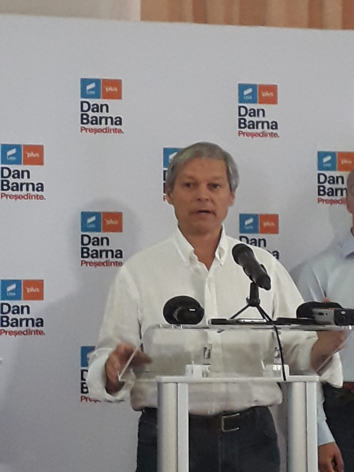 Dacian Cioloş şi-a anunţat demisia din funcţia de preşedinte al USR