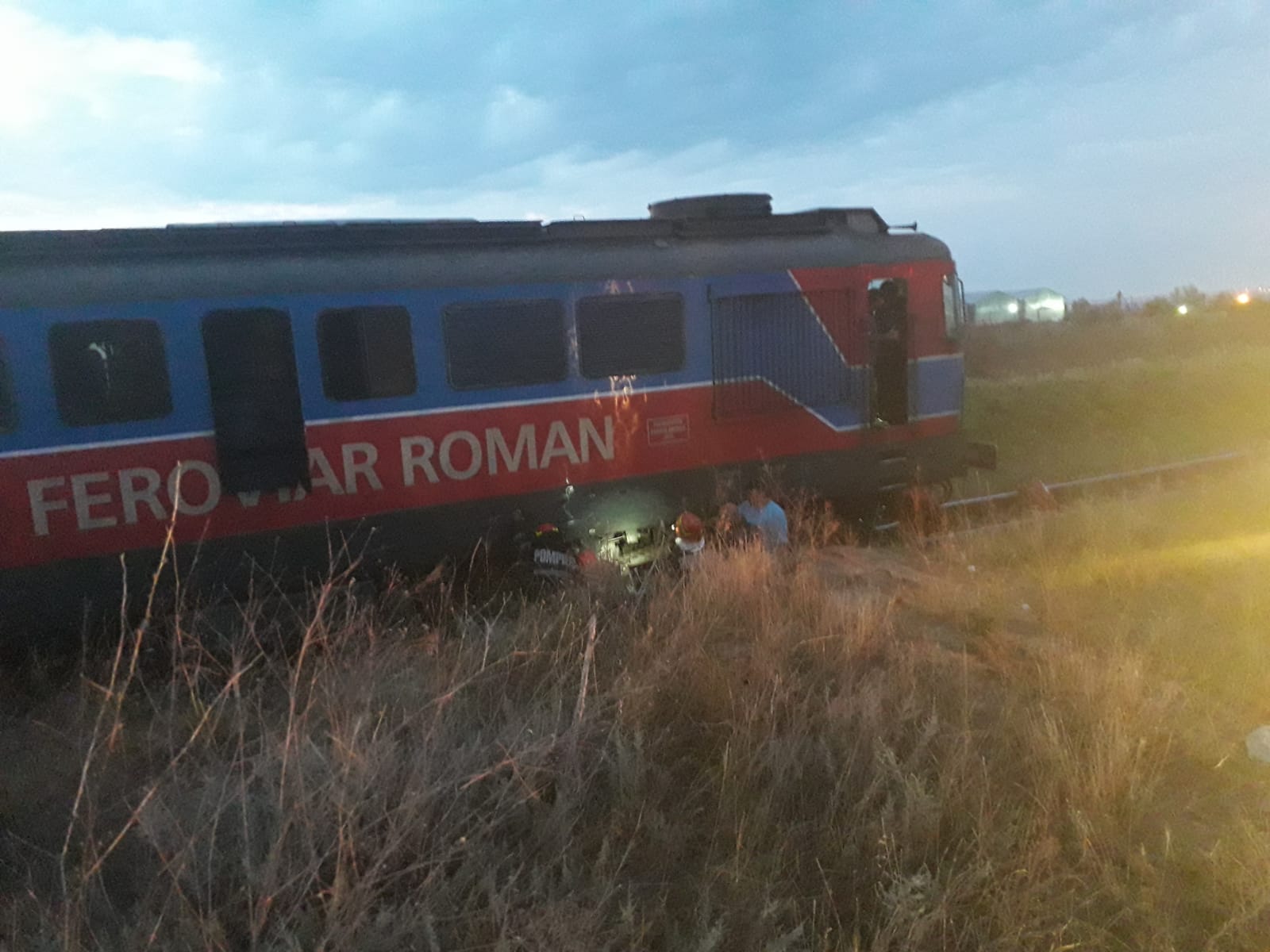 CONSTANȚA: Locomotiva unui tren cu 39 de vagoane cisternă încărcate cu păcură a luat foc în mers