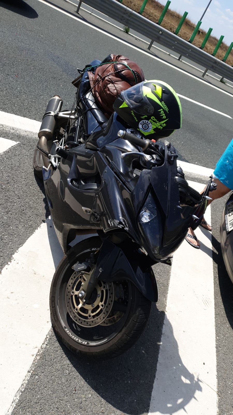 FOTO: Accident în lanț pe A2 – 3 mașini și o motocicletă