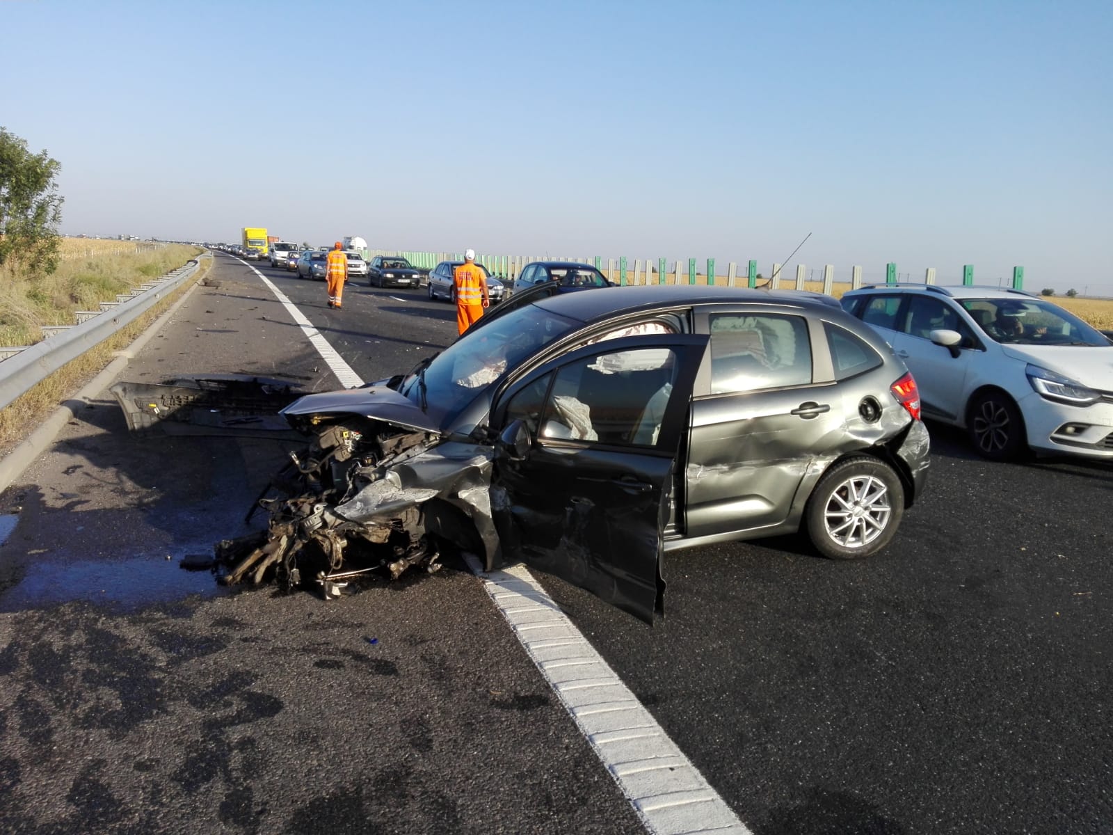 FOTO: Accident rutier pe A2. În zonă se circulă cu dificultate