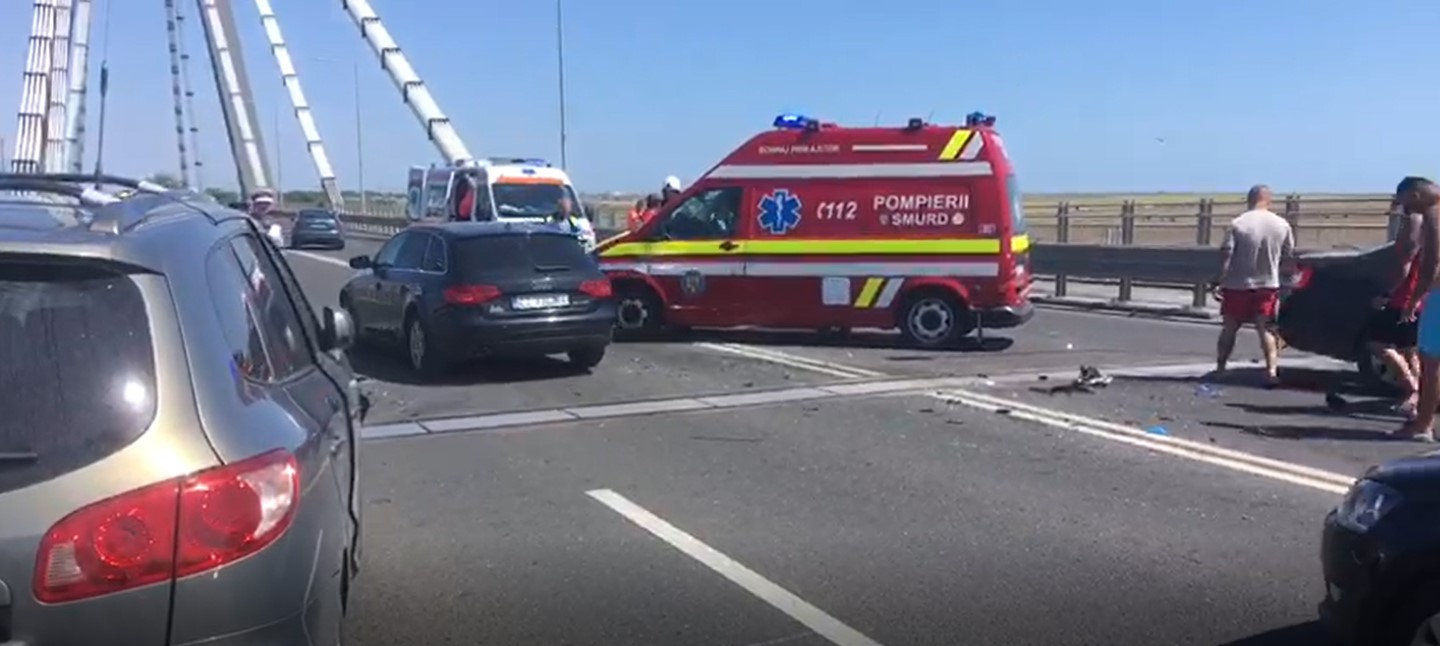 CONSTANȚA: Accident rutier pe podul de la Agigea! Traficul este îngreunat
