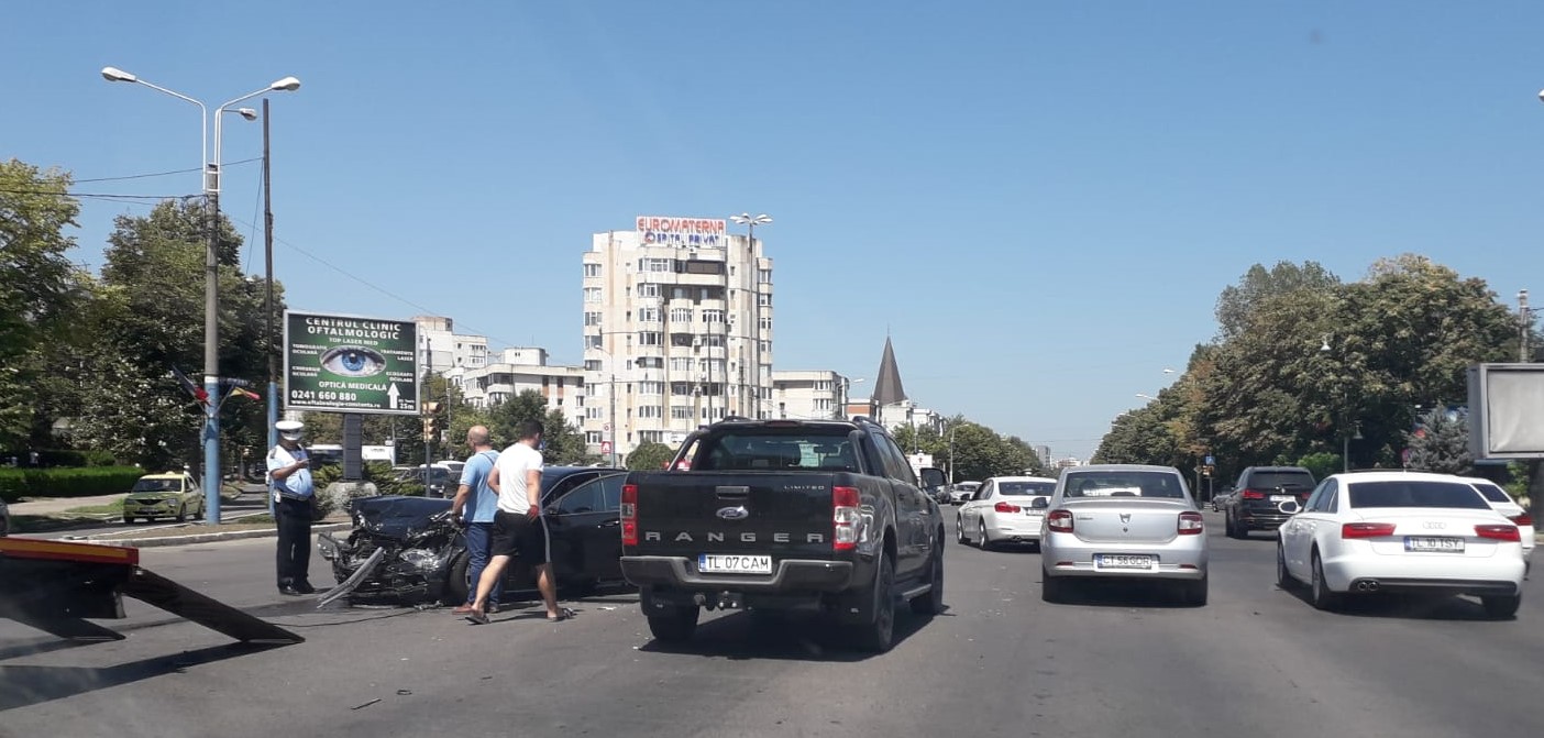 Accident în zona Dacia, din Constanța. Traficul este îngreunat