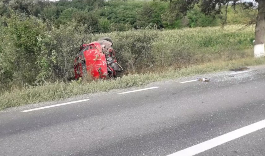 TULCEA: S-a răsturnat cu mașina în șanț din cauza vitezei