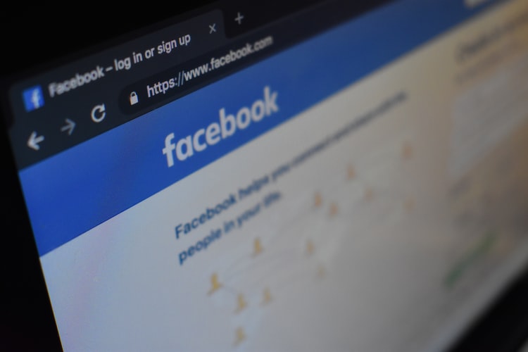 Facebook ar asculta anumite conversaţii ale utilizatorilor