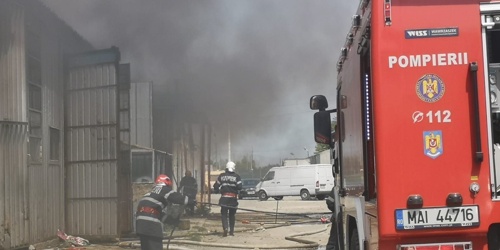 CONSTANȚA: Incendiu PUTERNIC la un depozit de mase plastice de pe strada Interioară 3! UPDATE
