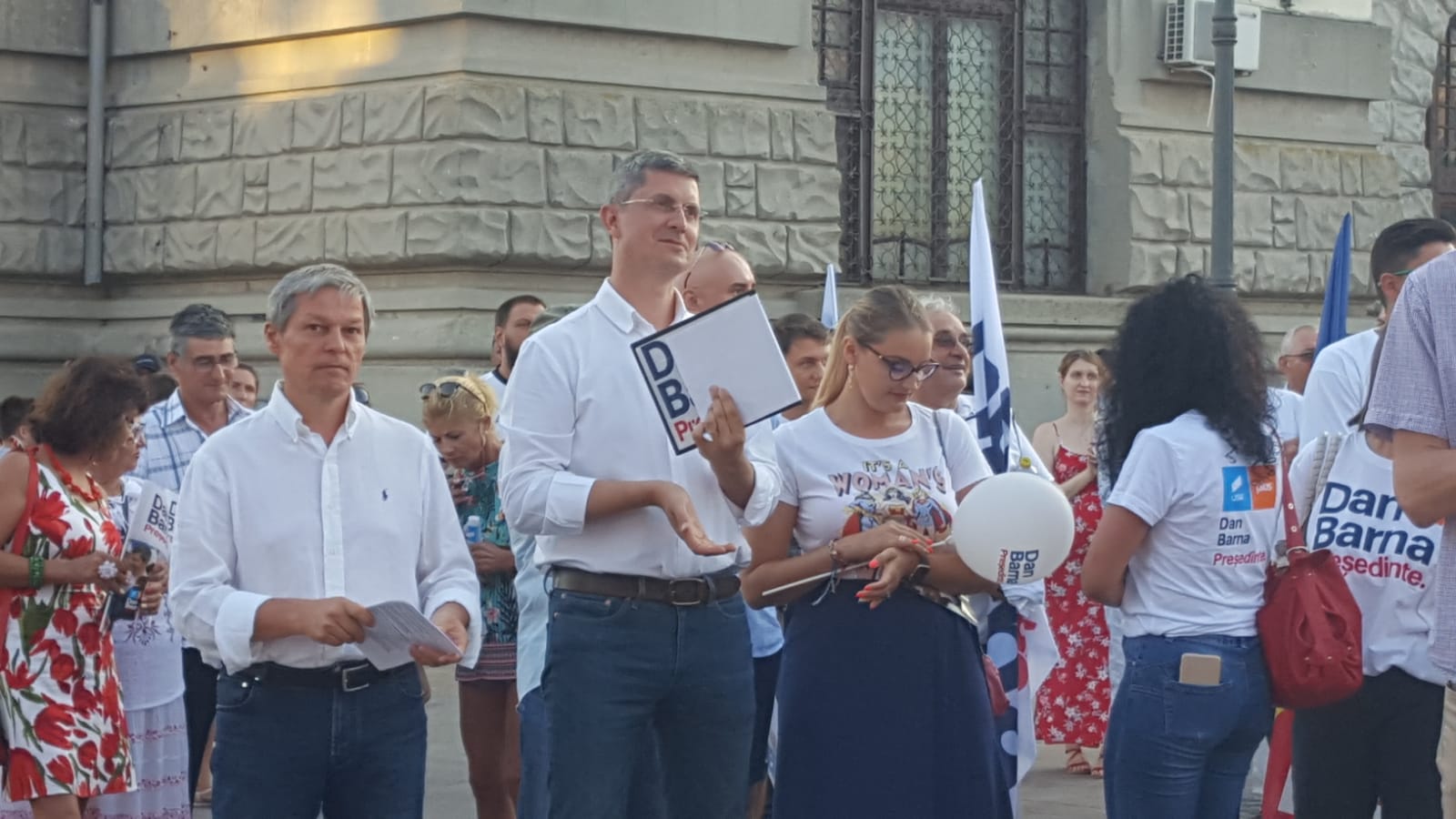 CONSTANȚA: Alianța USR-PLUS a organizat, în Piața Ovidiu, un miting pentru strângerea de semnături