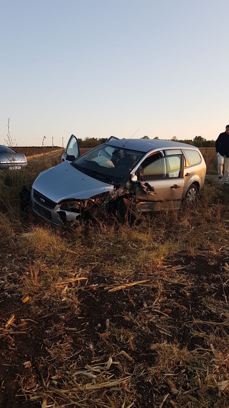 Județul CONSTANȚA: Un bărbat, fără permis de conducere și sub influența băuturilor alcoolice, a fost rănit în urma unui accident – FOTO