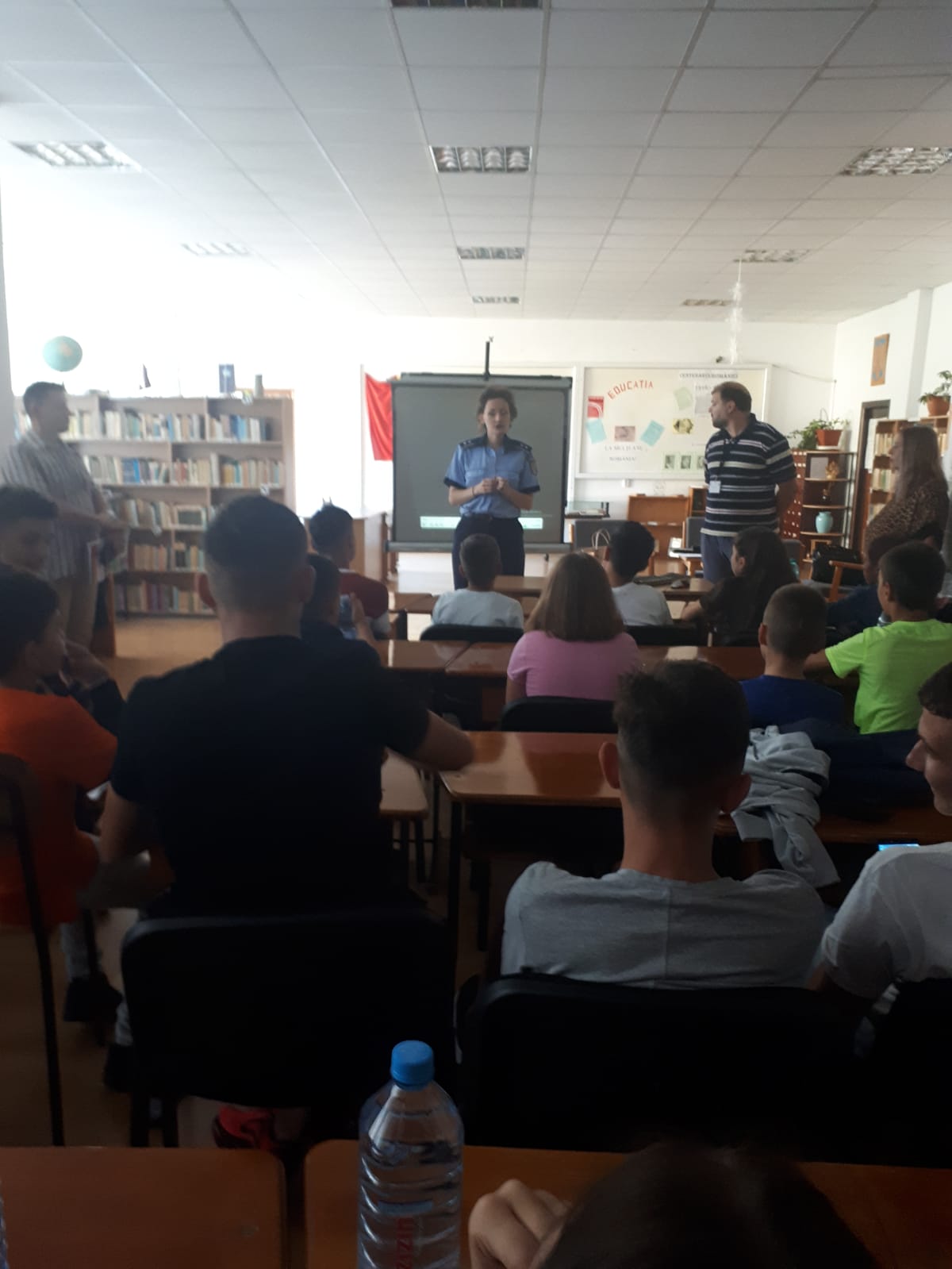 CONSTANȚA: Activități preventive desfășurate de polițiști la școlile din oraș