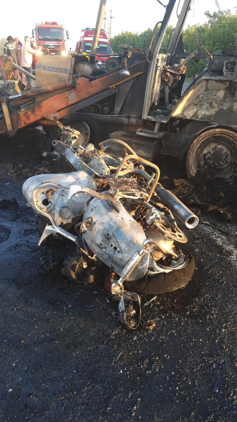 Județul CONSTANȚA/FOTO: Un motociclist și înoțitorul său au decedat într-un accident rutier