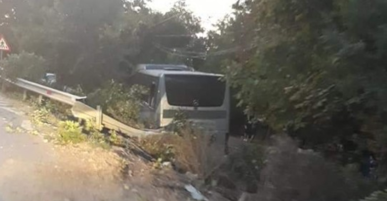 EFORIE/FOTO: Un autocar cu 57 de pasageri a ieșit în decor pe DN 39