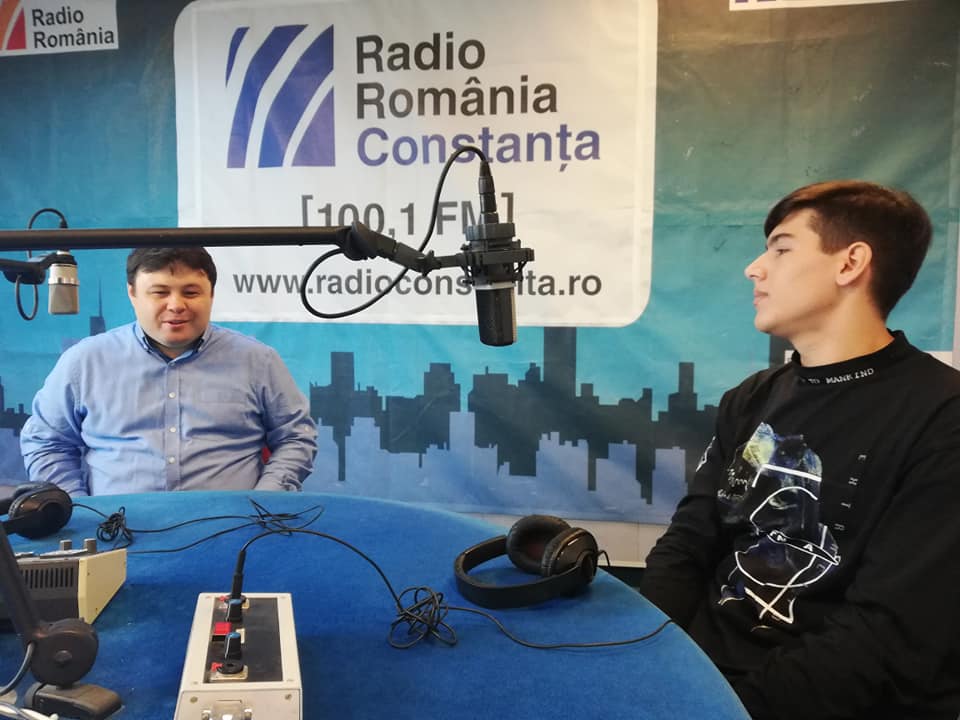 29 octombrie – Ziua Internațională a Internetului. Invitați în studioul Radio Constanța, Eden Memet – profesor de informatică și robotică și Răzvan Pușcașu – elev în clasa a XI-a