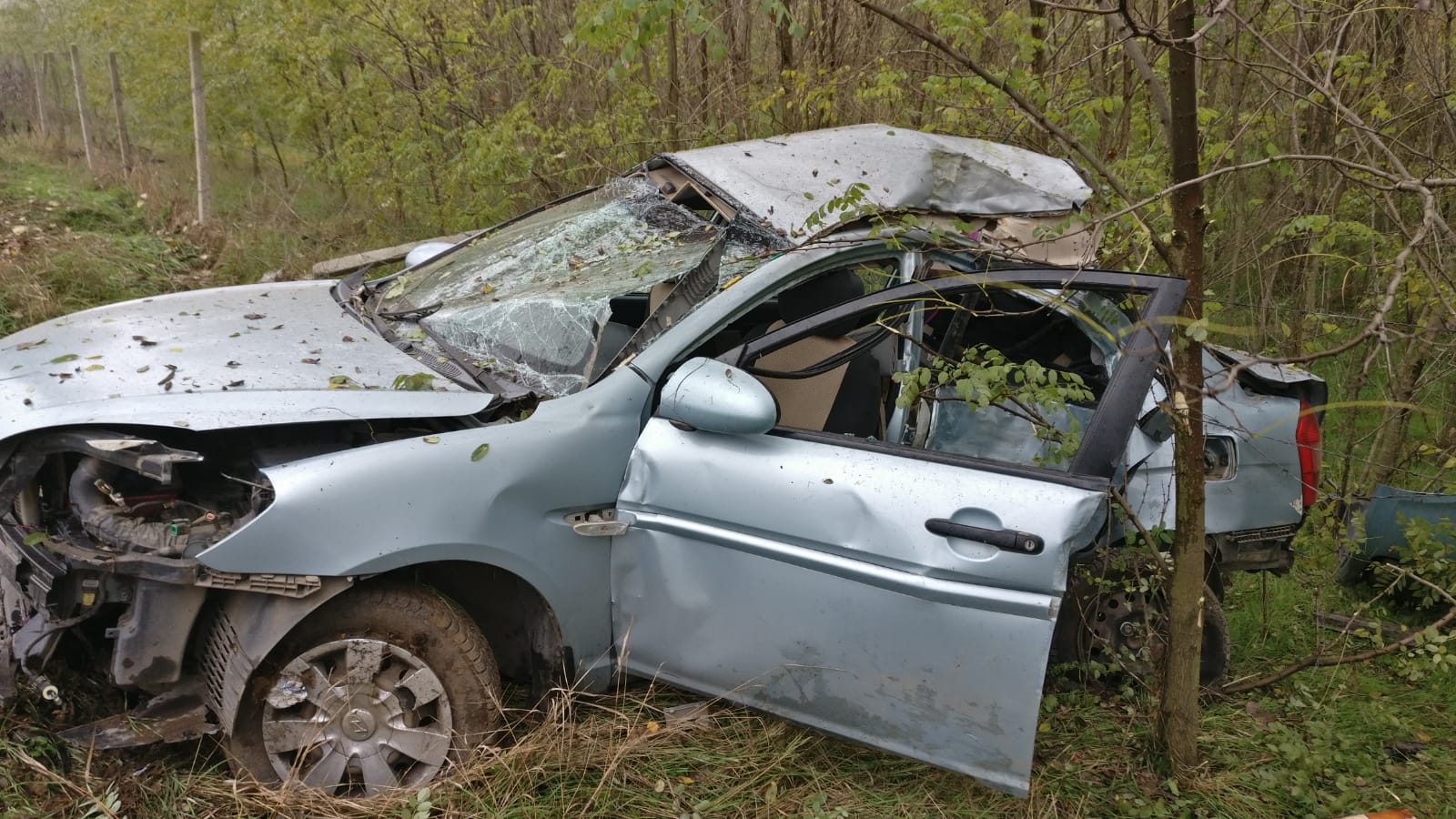 TULCEA/FOTO: Accident rutier cu trei victime încarcerate
