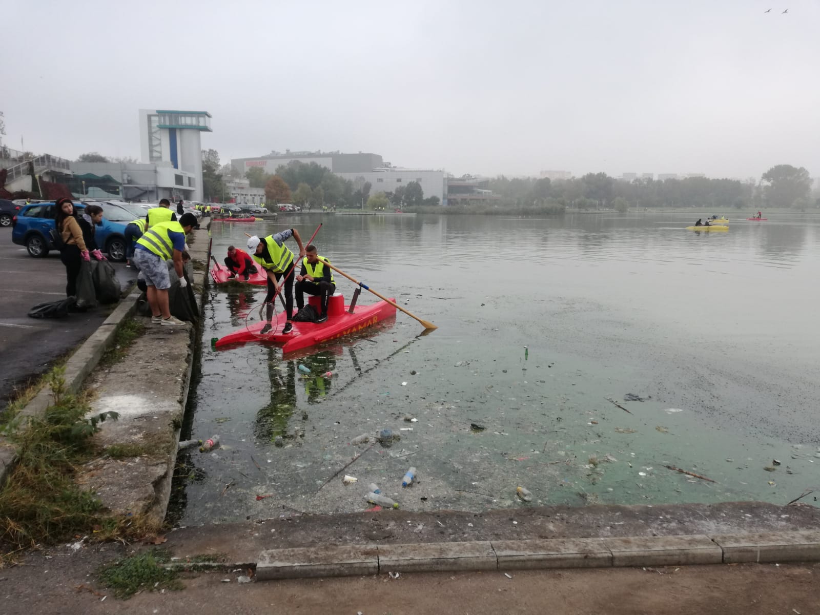 CONSTANȚA: O acțiune de ecologizare a lacului Tăbăcărie și a malurilor acestuia a avut loc astăzi – FOTO
