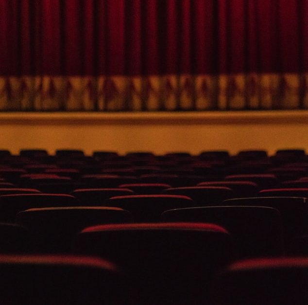 CONSTANŢA: De 8 Martie, la fiecare bilet cumpărat la teatru, primiți în plus un loc gratuit pentru o doamnă sau domnișoară
