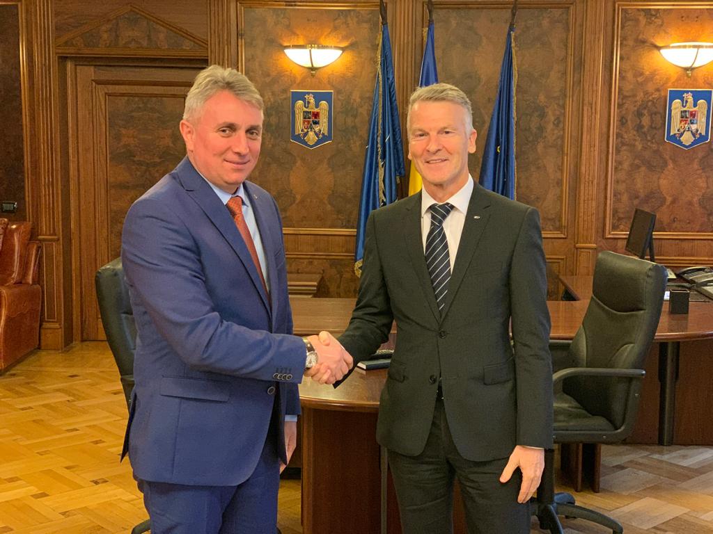 Ministrul Lucian Bode și președintele Ford România, Ian Pearson, au trecut în revistă proiectele de infrastructură din sudul și vestul țării, care vin în sprijinul activității companiei