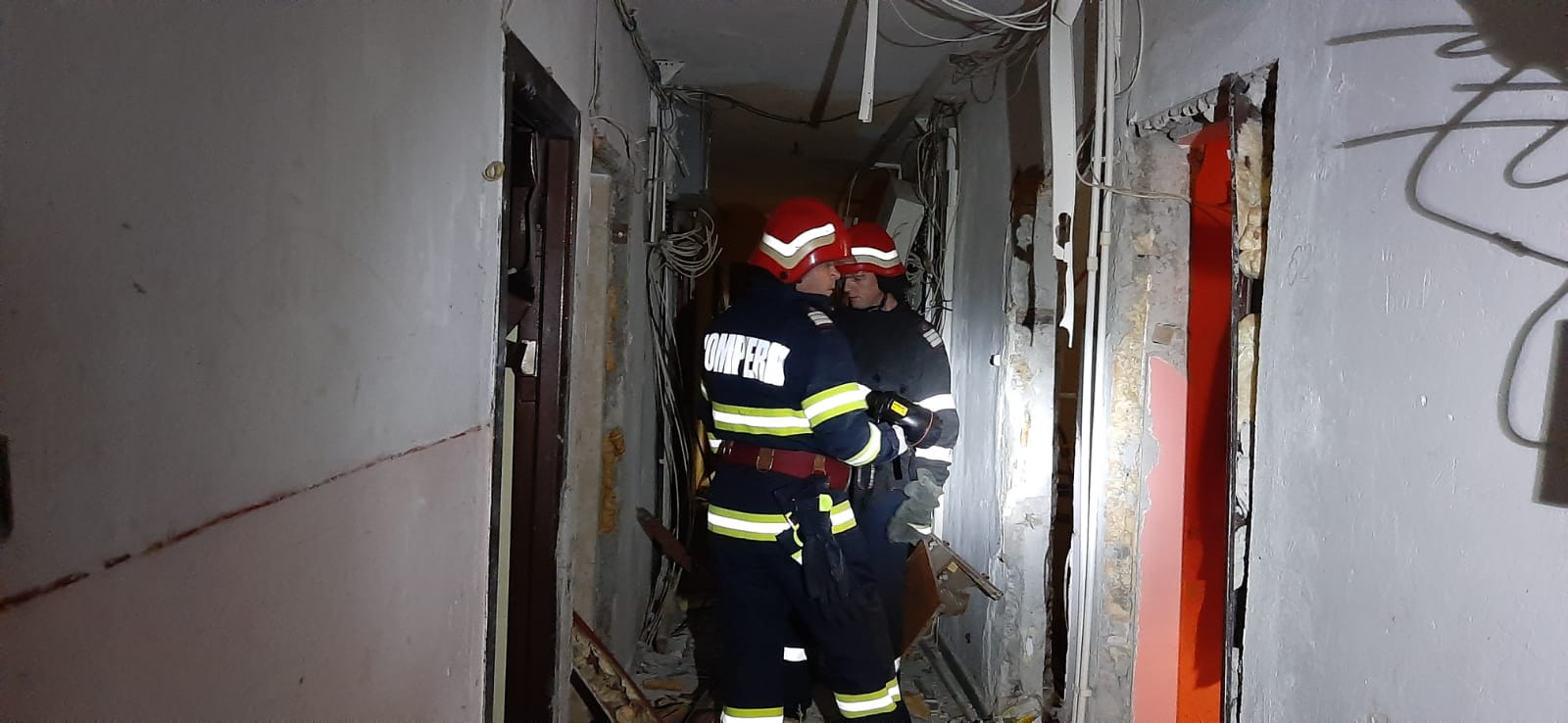 TULCEA: Oamenii s-au întors în blocul afectat de explozie