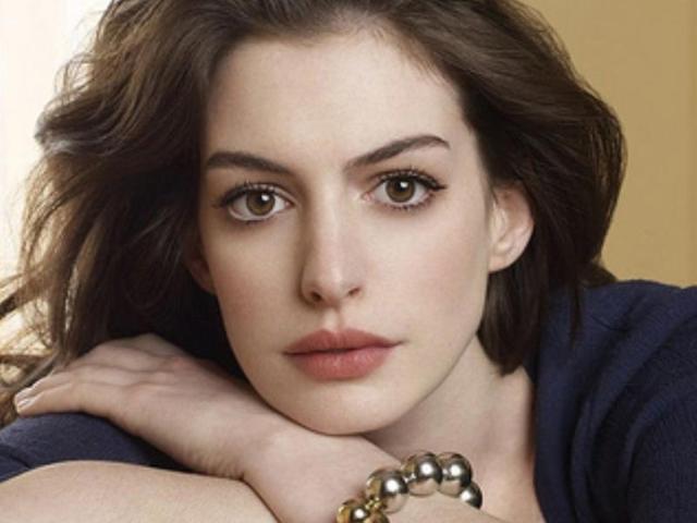 Anne Hathaway împlineşte astăzi 37 de ani