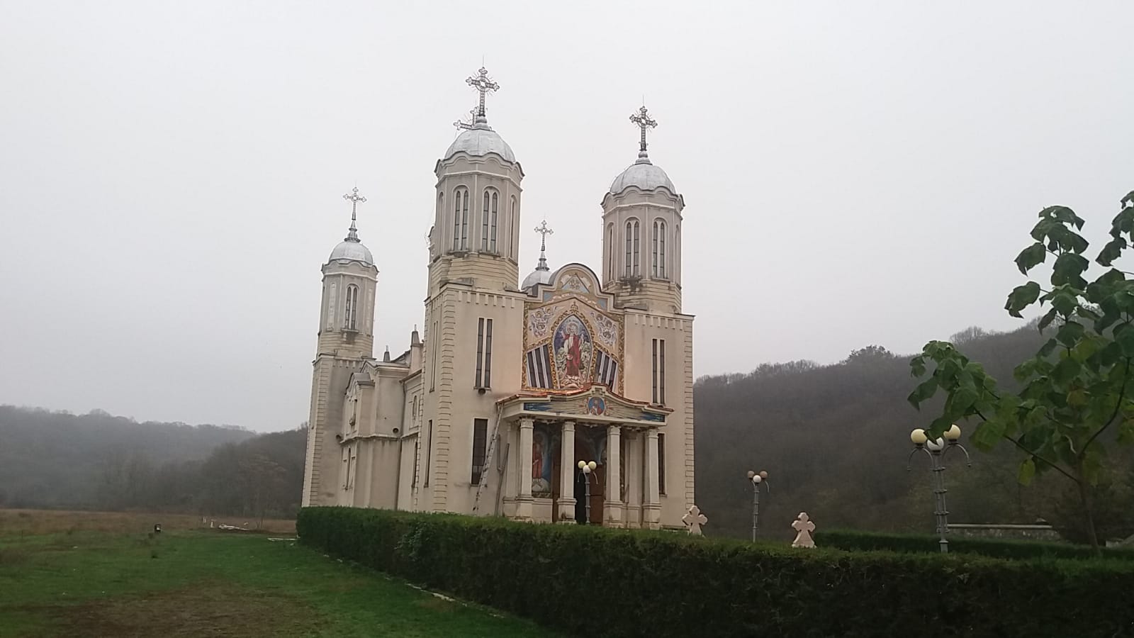 CONSTANŢA: Pelerinajul la Mănăstirea Peştera Sfântului Apostol Andrei va fi permis, cu respectarea regulilor de protecţie sanitară