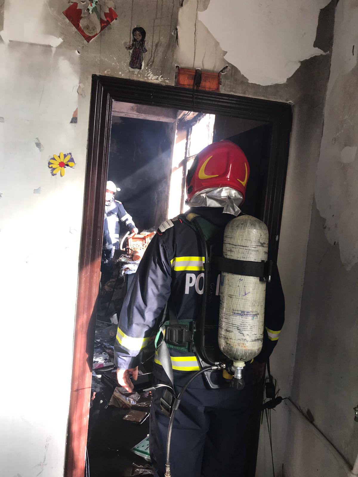 TULCEA/FOTO: O școală din Babadag a fost evacuată din cauza unui incendiu