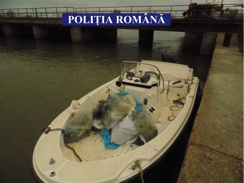 TULCEA: Două ambarcaţiuni şi cinci autoturisme, ridicate de Garda de Coastă în urma unor percheziţii la braconieri