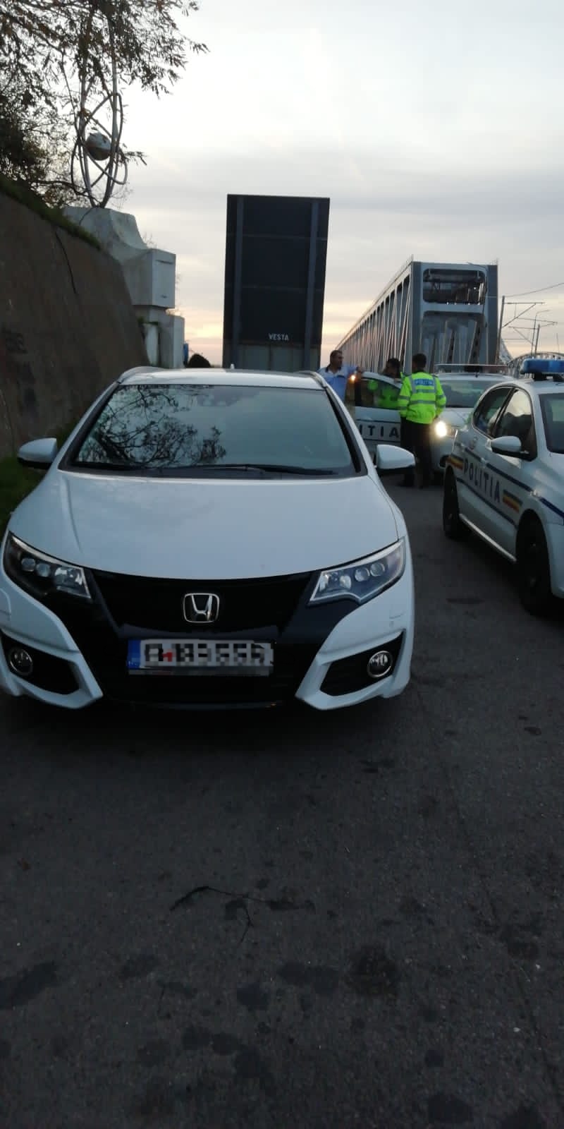 CERNAVODĂ: O femeie a încercat să se sinucidă. S-a aruncat în Dunăre de pe un pod