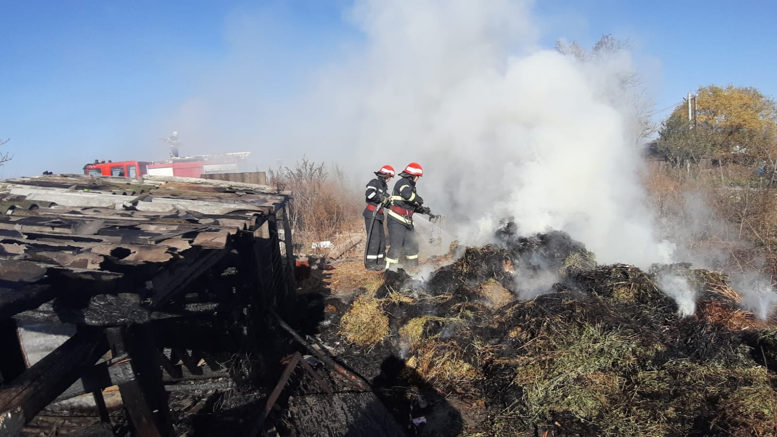 Județul TULCEA: Pompierii Stației Babadag au intervenit pentru stingerea mai multor incendii. Un bătrân a murit carbonizat – FOTO