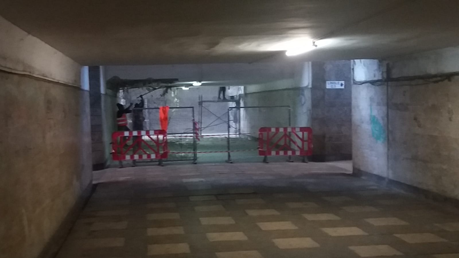 CONSTANȚA: Se lucrează de zor în Gară! Se înlocuiesc băncile de odihnă și se reabilitează pasajul de acces către peroane