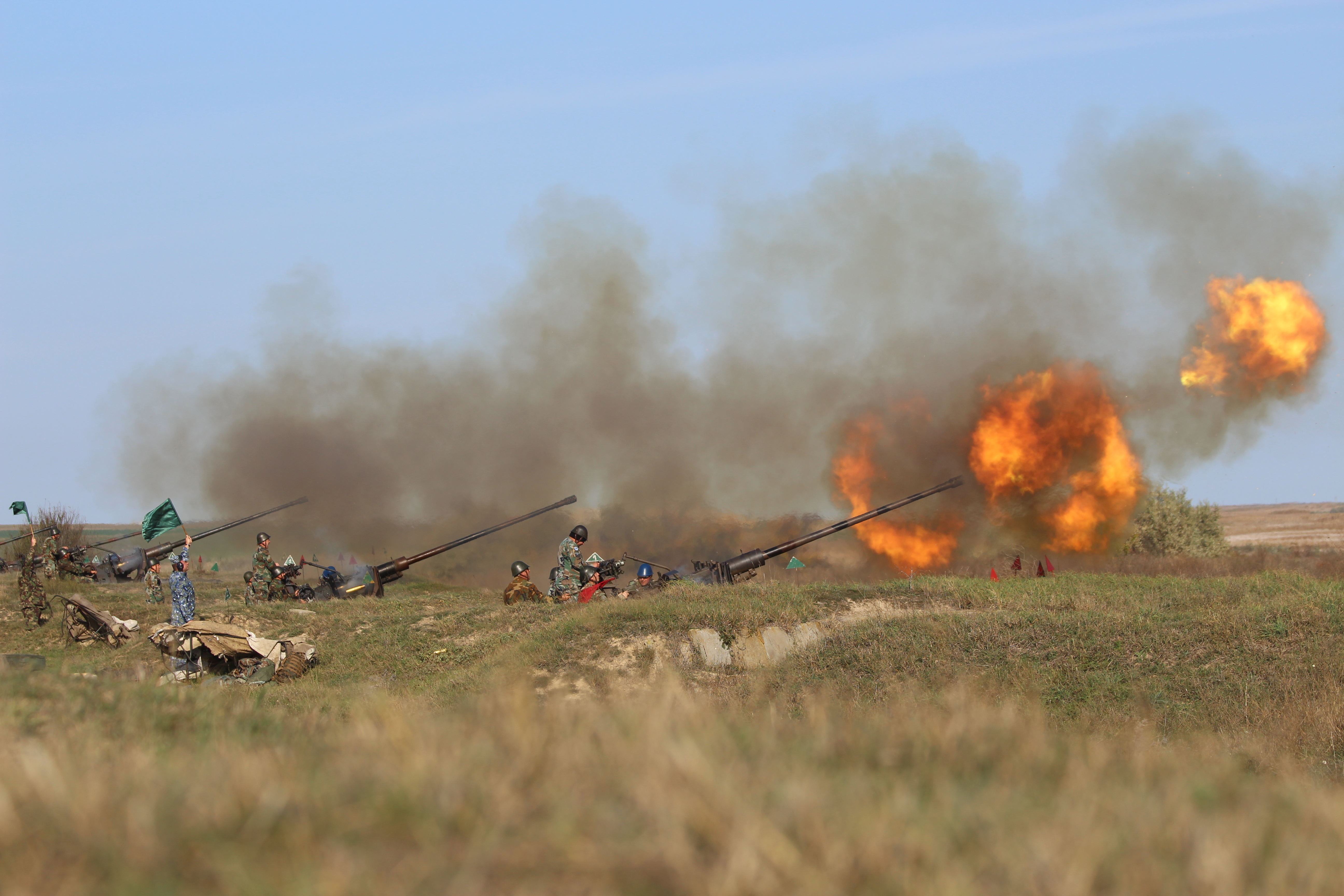 TULCEA: Exercițiu militar cu muniţie de război, în apropierea orașului. Accesul în zona militară este restricţionat civililor