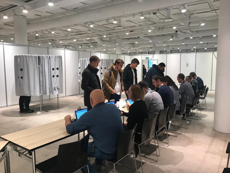 #Prezidenţiale2019/Prezenţa la urne în diaspora a depăşit 500.000 de alegători; a început a treia zi de vot şi în Statele Unite