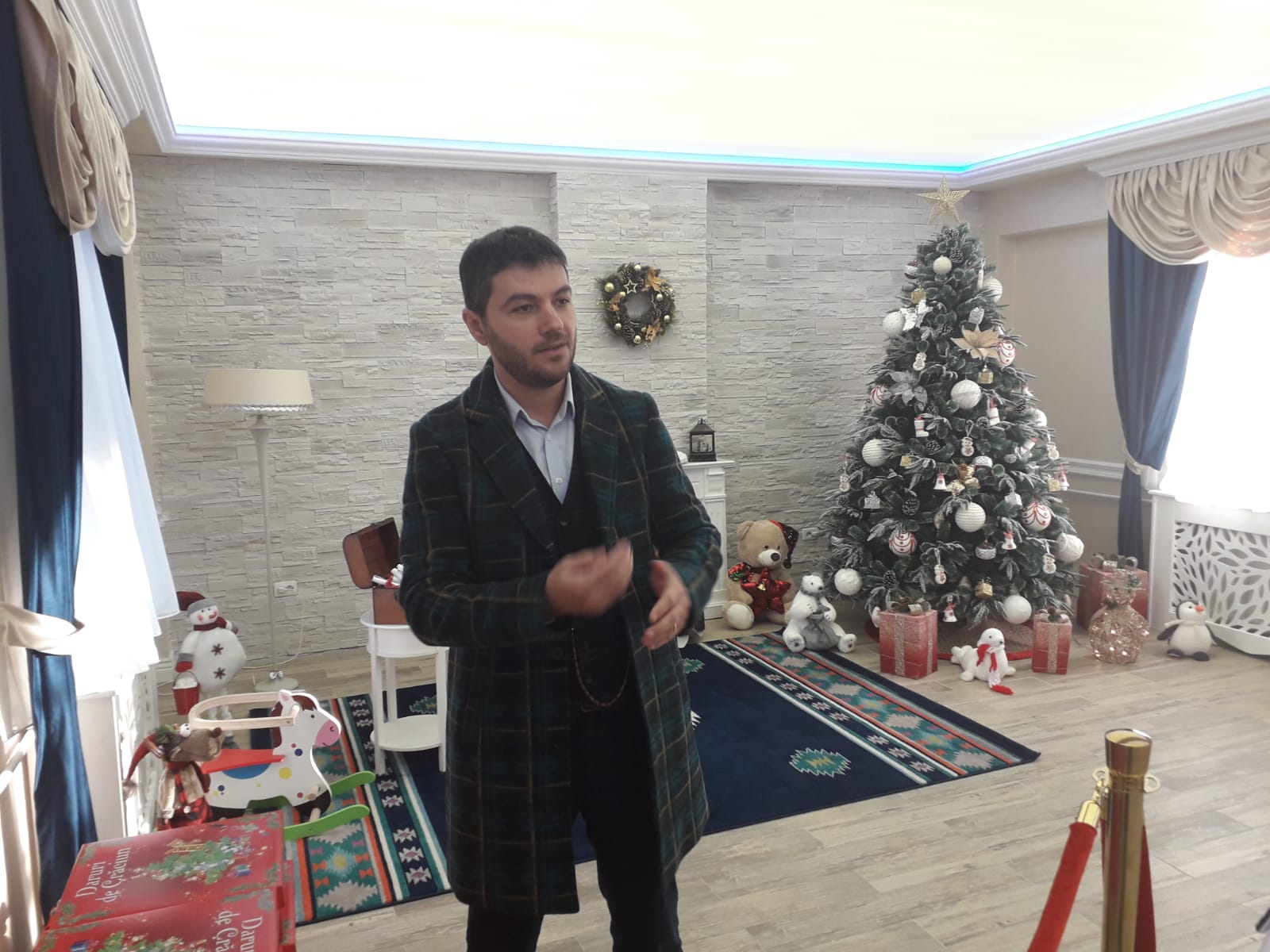 OVIDIU: De Crăciun, Primăria le oferă copiilor cărți pentru toate vârstele – FOTO