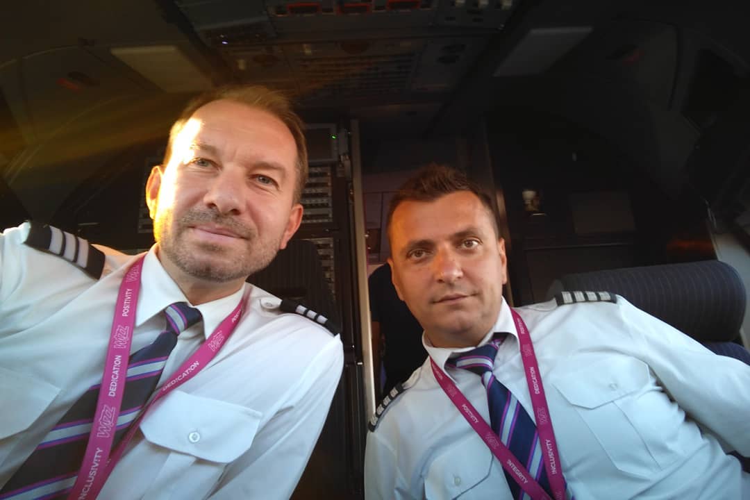 INTERVIU | Astăzi este ”Ziua Internațională a Aviației Civile”, iar Mihai Sturzu, pilot la o mare companie aeriană, a vorbit despre pasiunea lui de a zbura