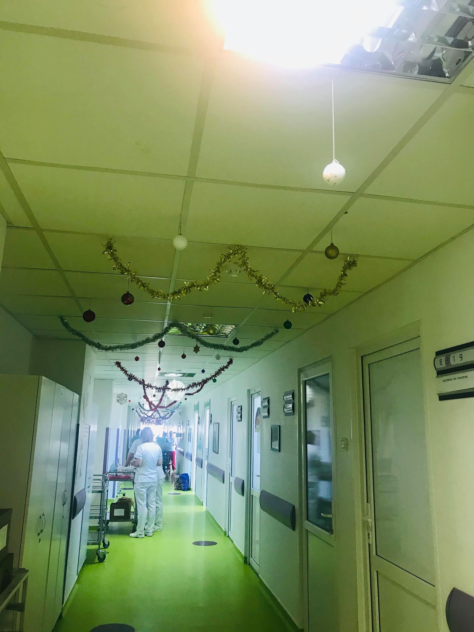 CONSTANȚA: Asociația ‚‚Dăruiește Aripi’’ decorează pentru al patrulea an consecutiv, secțiile pediatrice din Spitalul Județean – FOTO