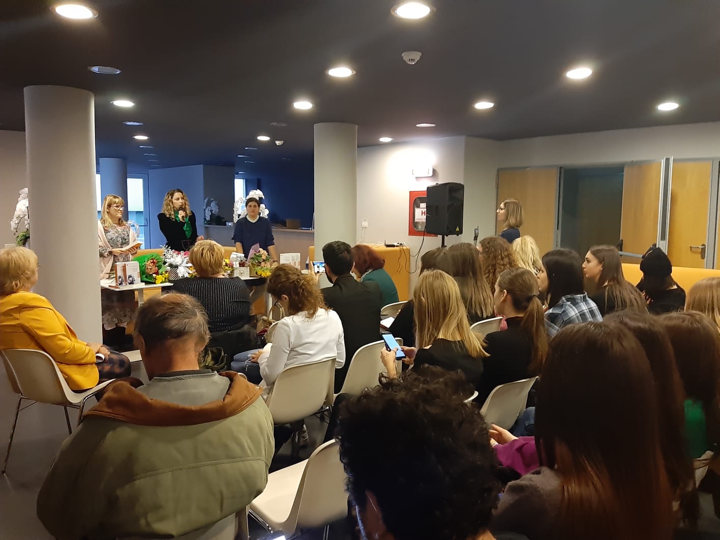 CONSTANȚA: Lansarea cărții „Managementul informației în media” a avut loc la Centrul Multifuncțional Educativ pentru Tineret „Jean Constantin’’ – FOTO