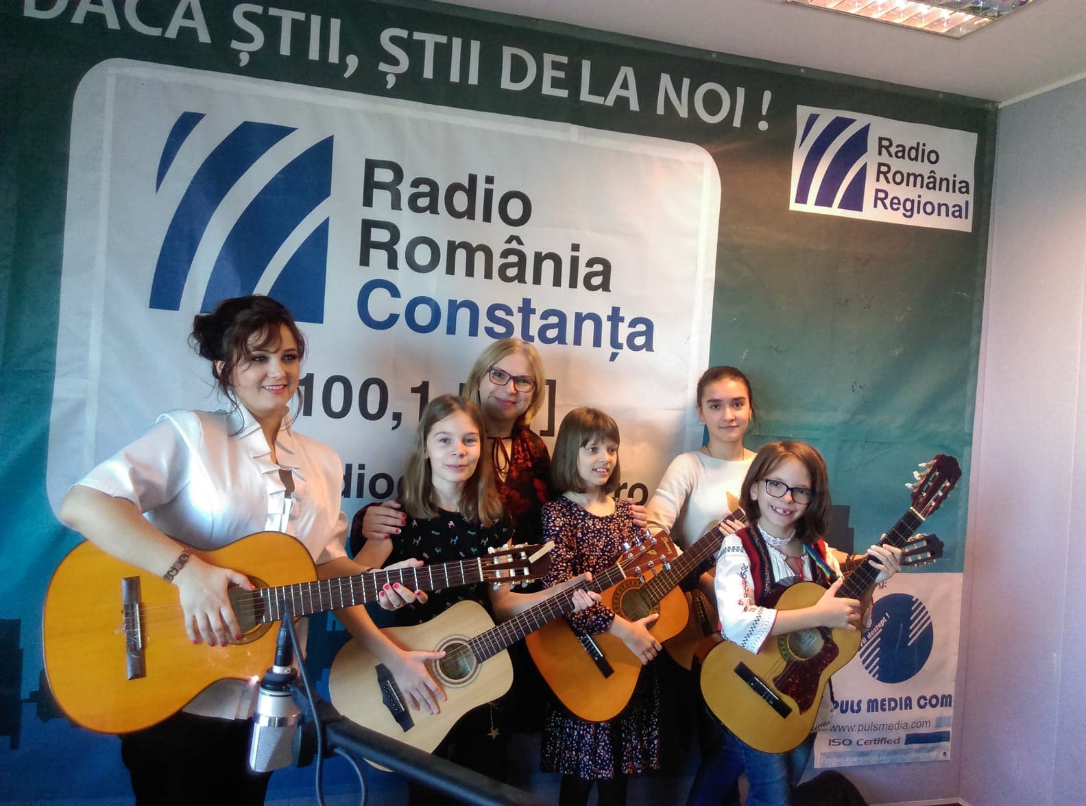 Colindători în studioul Radio Constanța