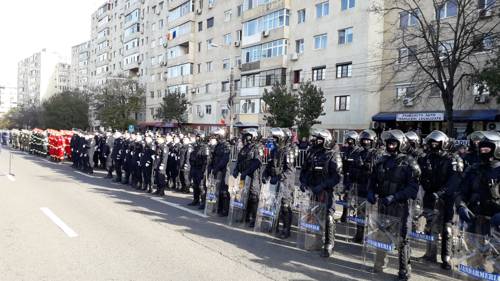 CONSTANȚA/FOTO: Paradă militară și fasole cu cârnați