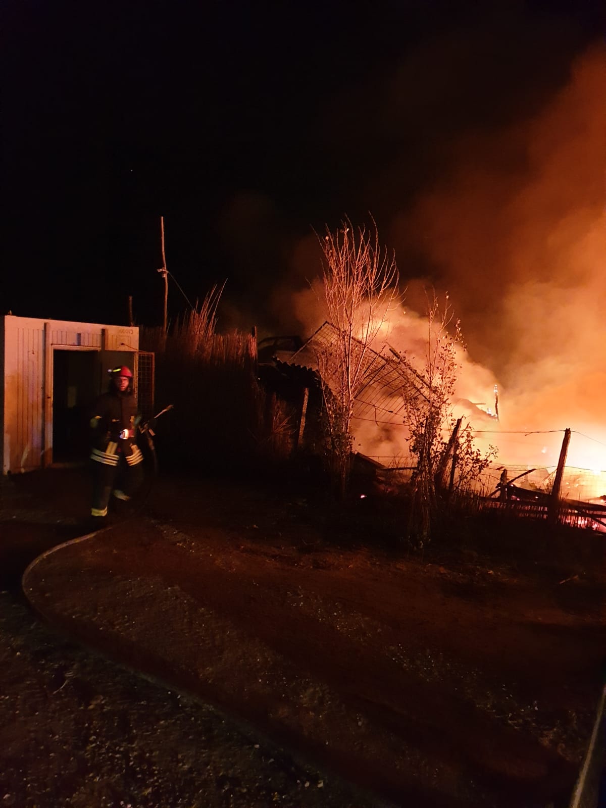 FOTO: Incendiu la o pescărie din Năvodari