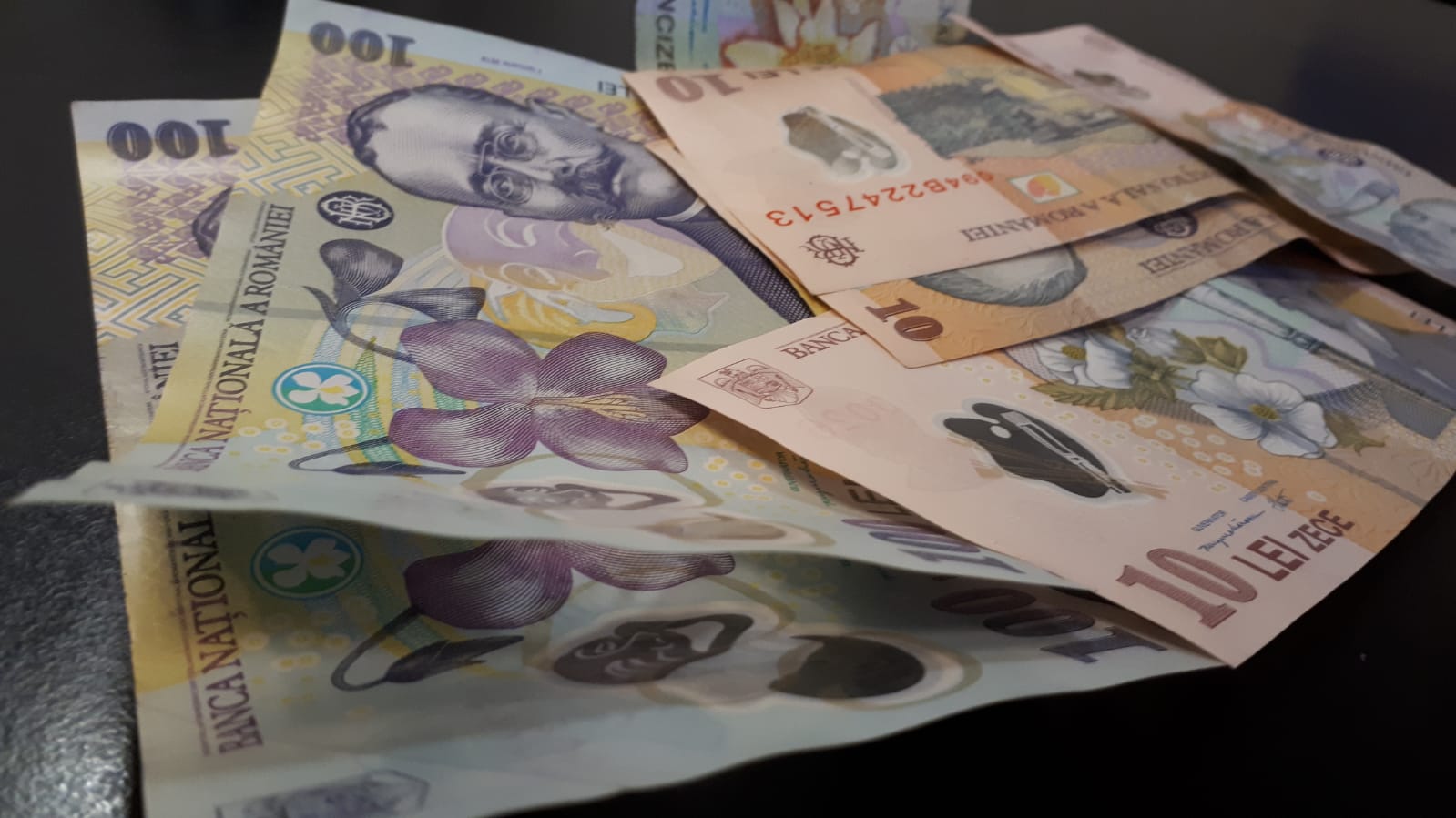 Executivul pregătește măsuri fiscale, pentru a aduce mai mulţi bani la buget