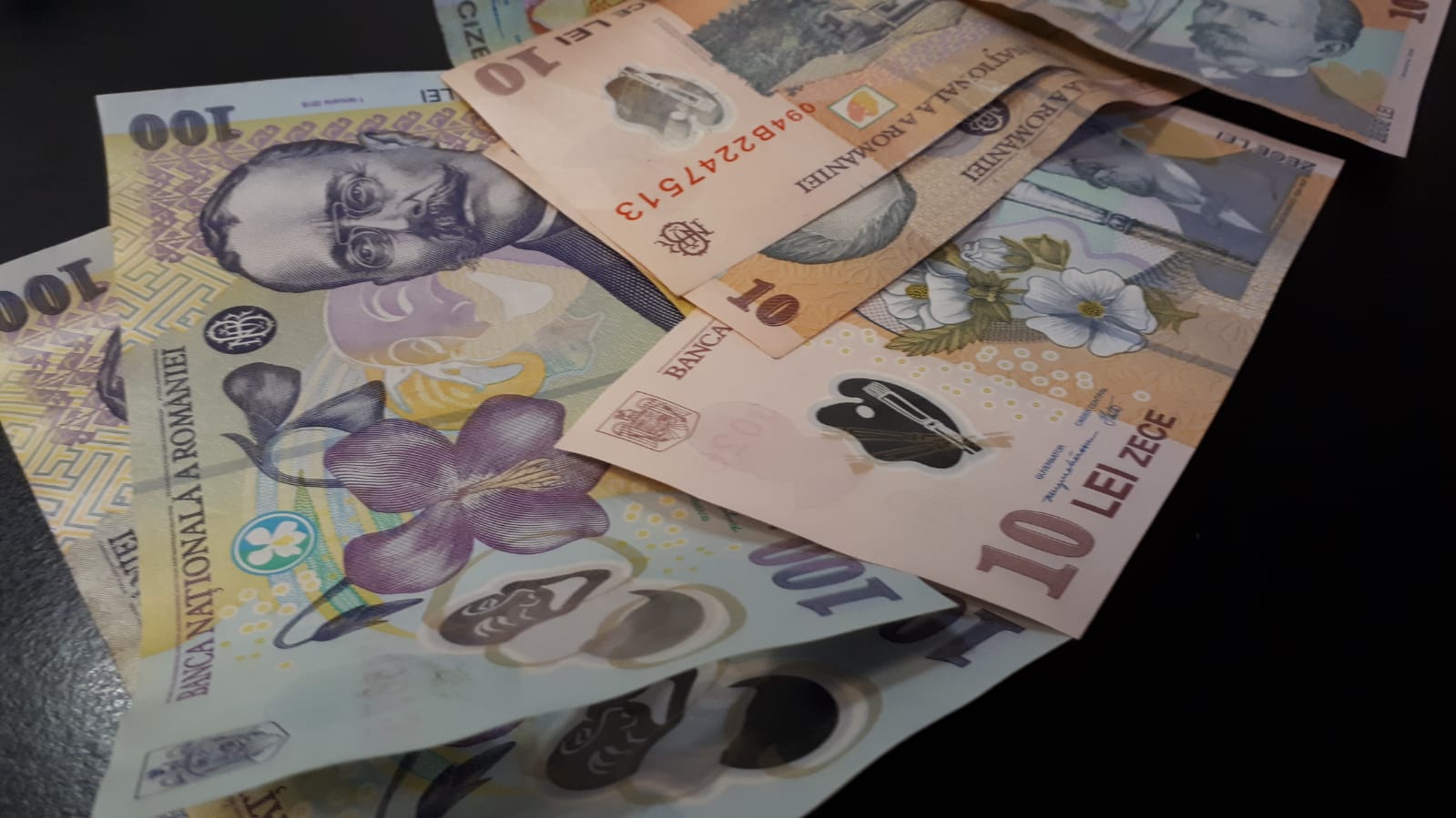 Aproape 560 de elevi cu media 10 la Evaluare și Bacalaureat vor primi premii în bani