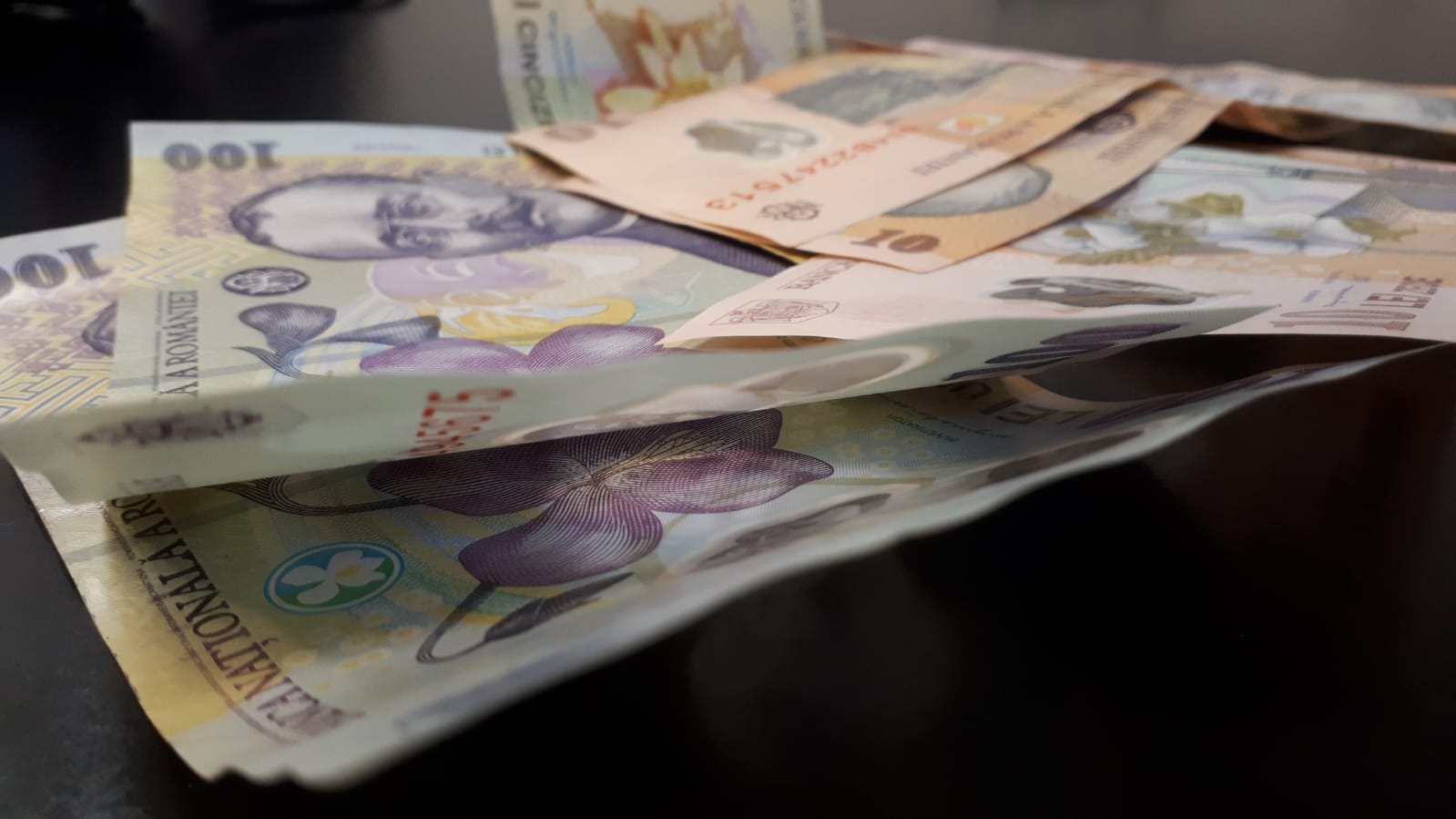 TULCEA: Premii în bani pentru elevii cu rezultate deosebite la examenele naţionale