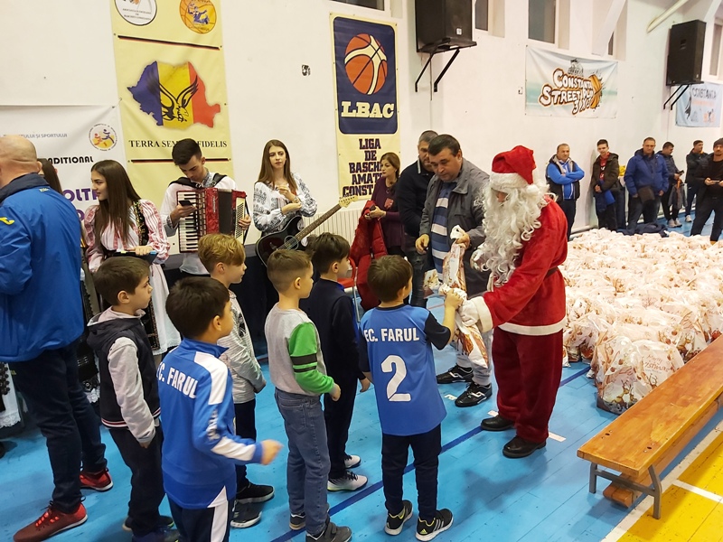 Moș Crăciun a venit la juniorii de la FC Farul Constanța