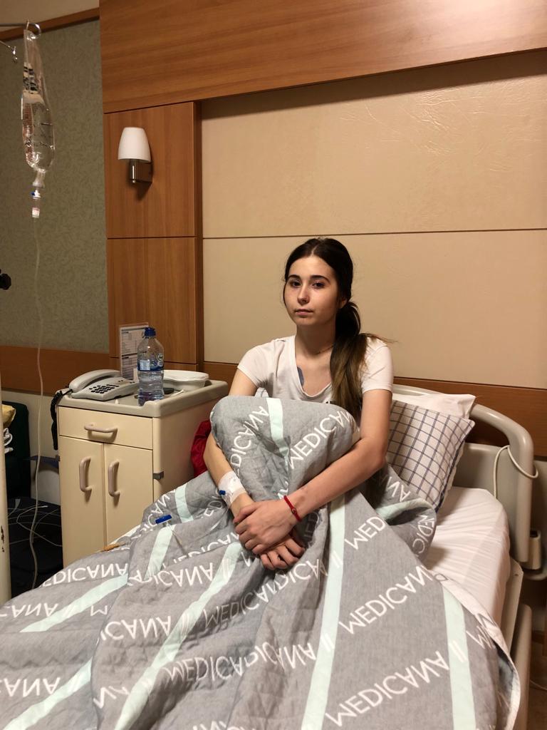 Apel umanitar – Iuliana Vasilache din Năvodari suferă de cancer la doar 20 de ani și are nevoie de ajutorul nostru
