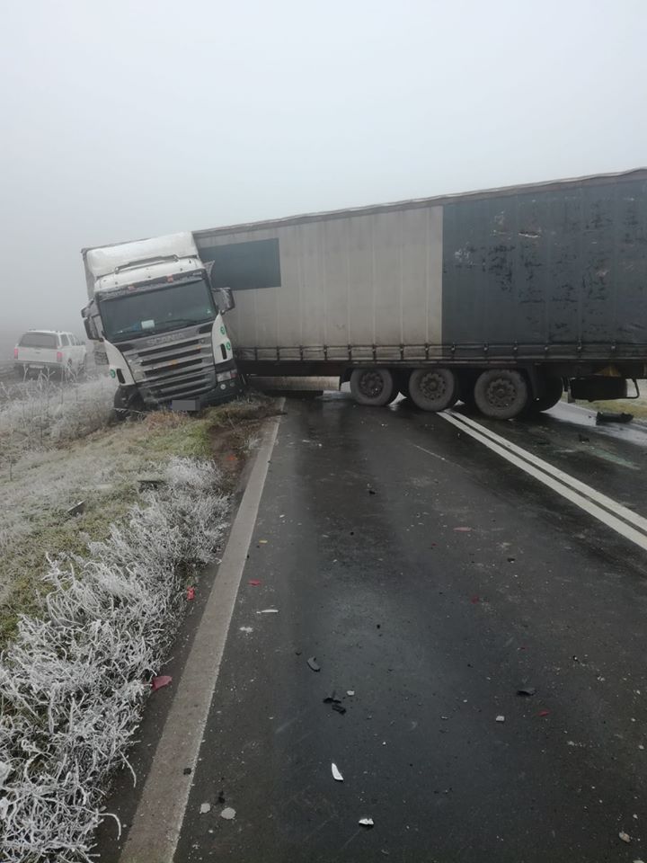 FOTO/Județul Constanța: Trafic rutier blocat pe DN 38, între Topraisar și Movilița