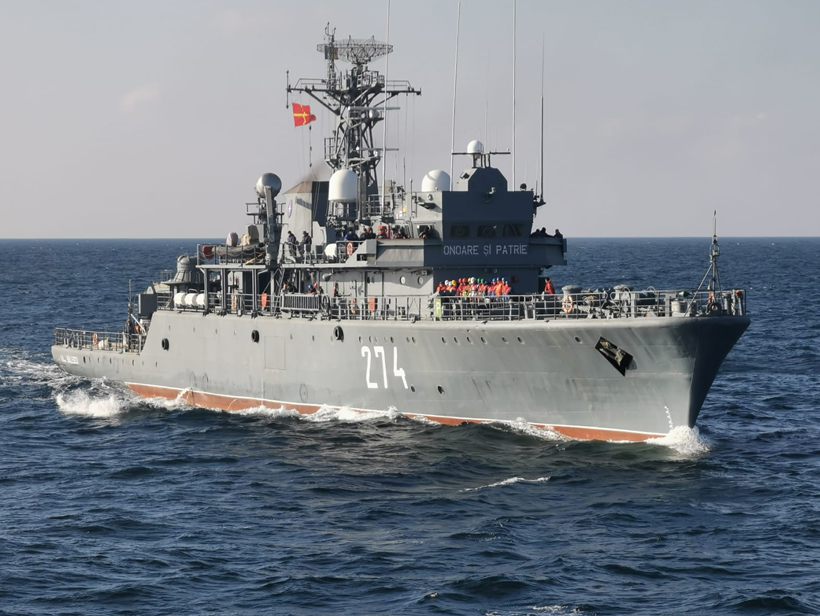 CONSTANŢA: Puitorul de mine şi plase 274 revine în ţară după o misiune în teatrul de operaţii din Mediterană