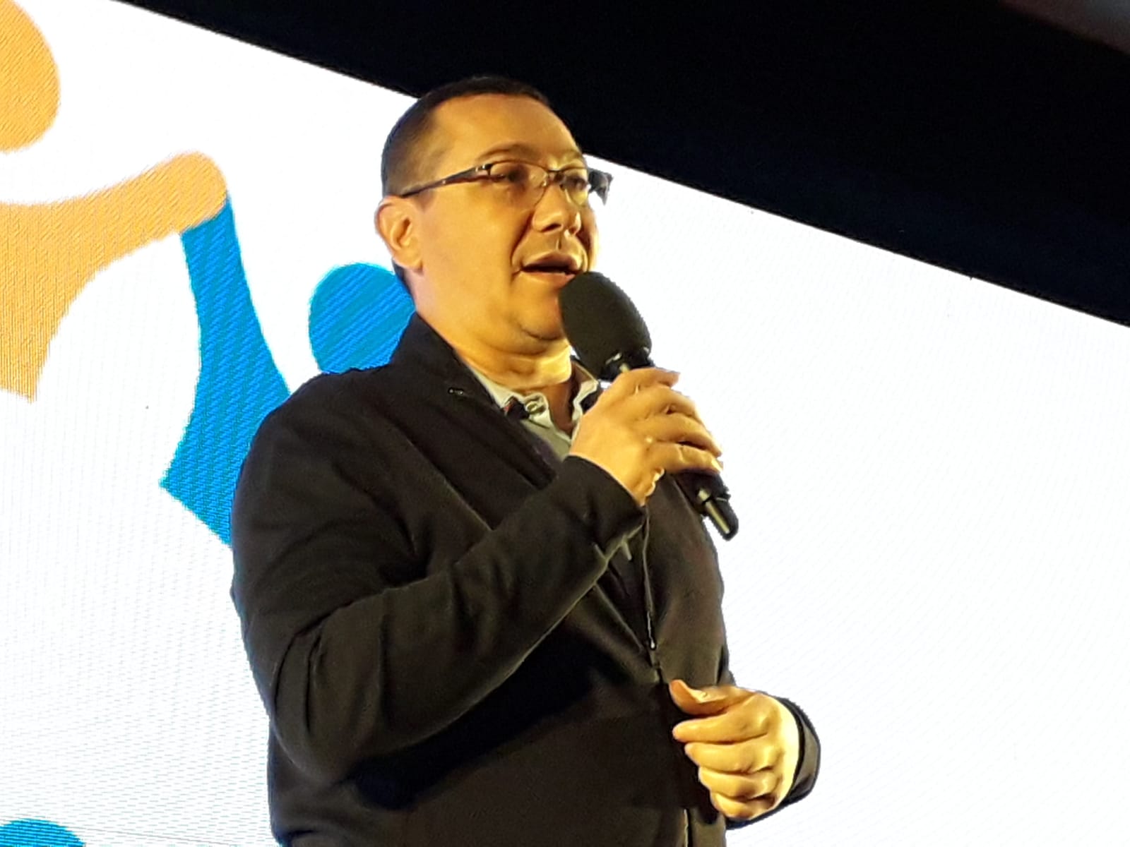 Victor Ponta, victima unei farse. A crezut că discută cu Poroșenko și a vorbit despre anularea alegerilor și Călin Georgescu și a criticat Bruxelles-ul și pe Zelenski