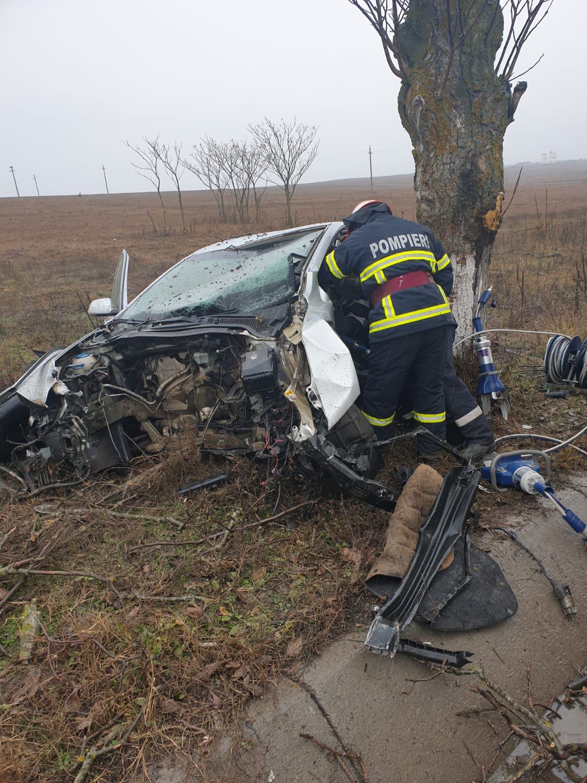 TULCEA/FOTO: Accident rutier grav. Două victime au fost încarcerate