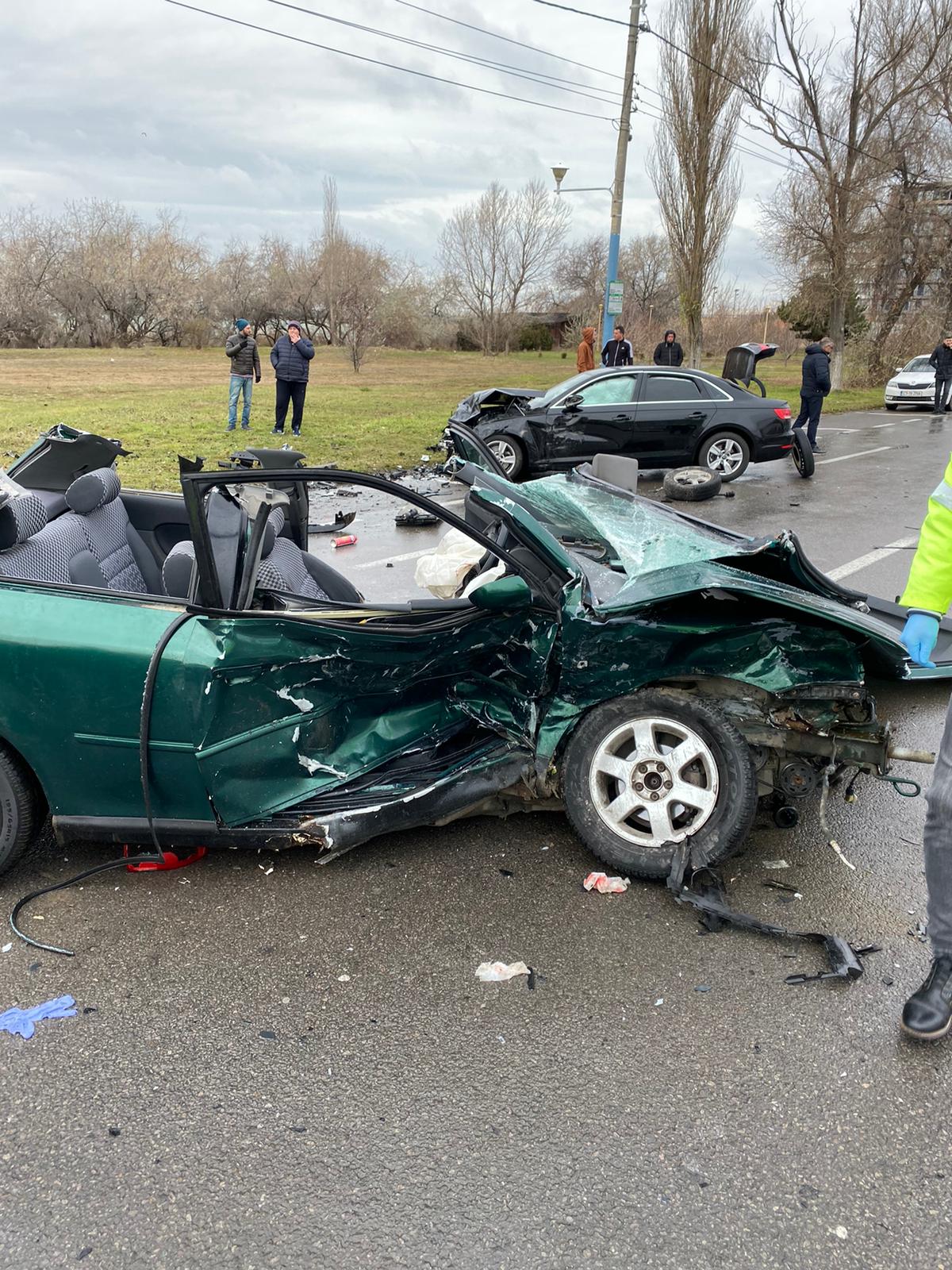 MAMAIA/FOTO: Accident grav de circulație. Cinci persoane au fost rănite, dintre care două încarcerate