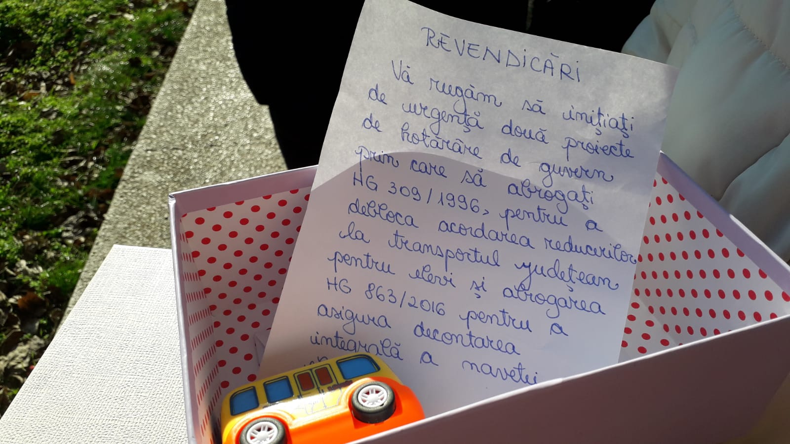 FOTO: Asociația Elevilor din Constanța trimite colete către guvernanți