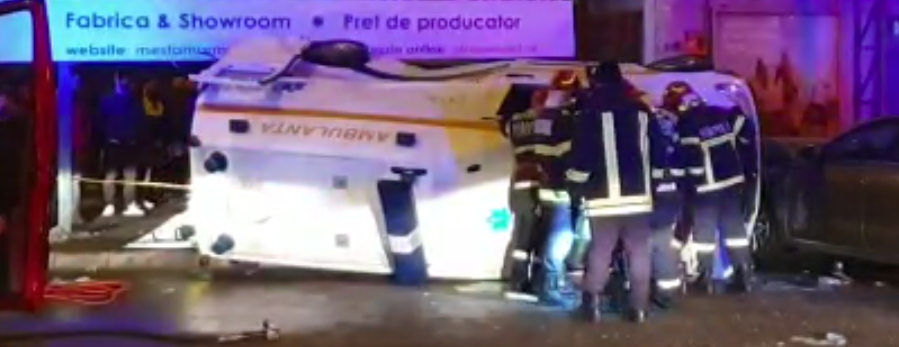 Accident rutier în zona CET, din Constanța. O ambulanță s-a răsturnat; patru persoane – rănite