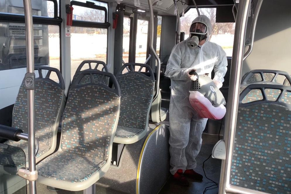 CONSTANȚA: Autobuzele CT BUS sunt dezinfectate pentru a preveni transmiterea unor boli